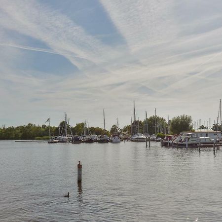 Bright And Comfortable Houseboat Aalsmeer Dış mekan fotoğraf